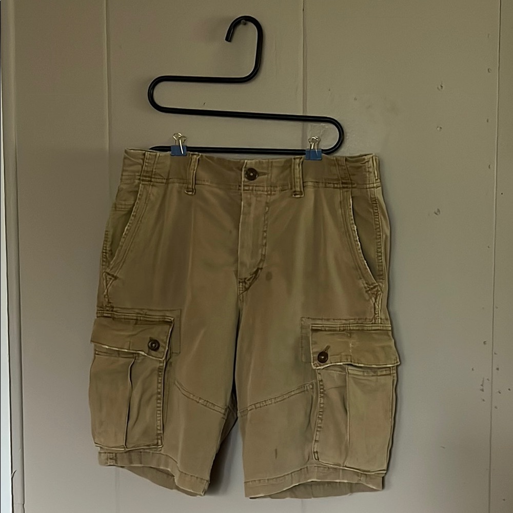 Men's Tan Cargo Abercrombie shorts